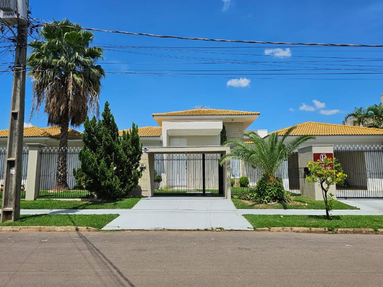 foto de CASA ALTO PADRÃO A VENDA NO BAIRRO JARDIM MARINGÁ