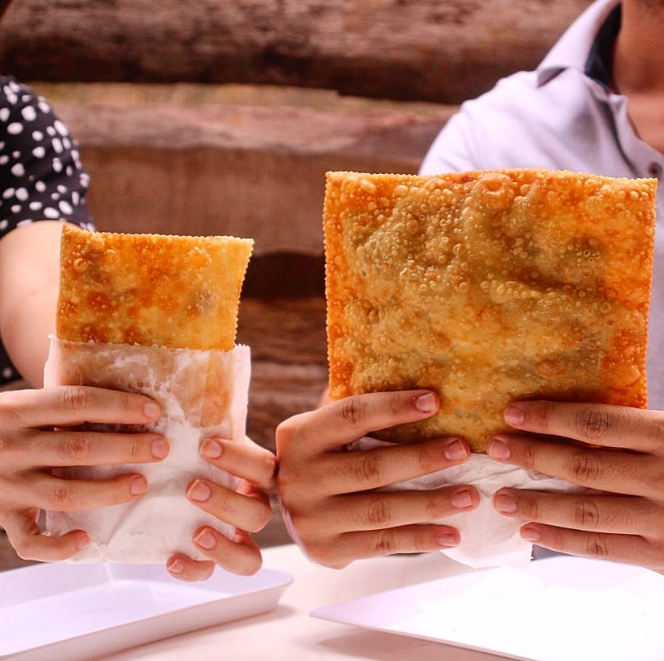 foto de DIA DE DEIXAR A DIETA DE LADO E CURTIR UM PASTEL RECHEADÍSSIMO