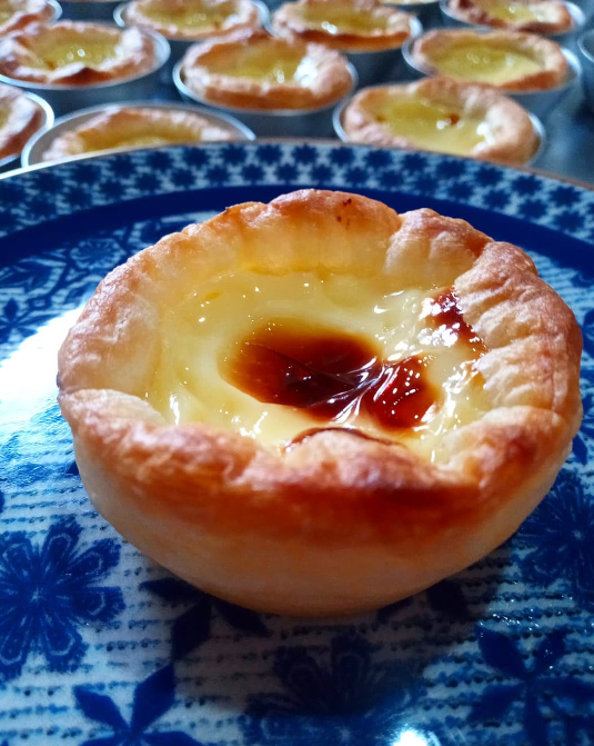 foto de MASSA FOLHADA COM UM DELICIOSO CREME LEVE E DOCINHO!