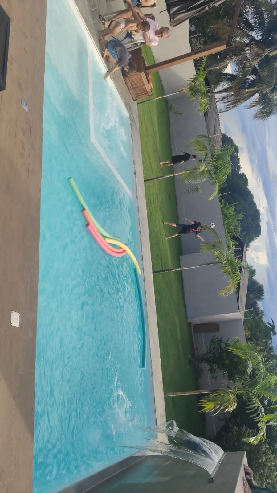 foto de PISCINA CHARMOSA DE ÓTIMA QUALIDADE