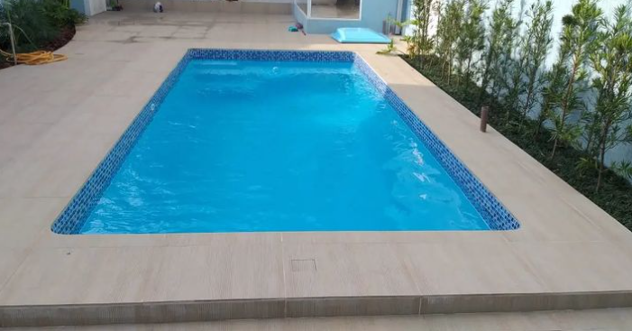 foto de PISCINA MALLOCA 8X3,40 COM BORDA EM PASTILHA DE VIDRO.