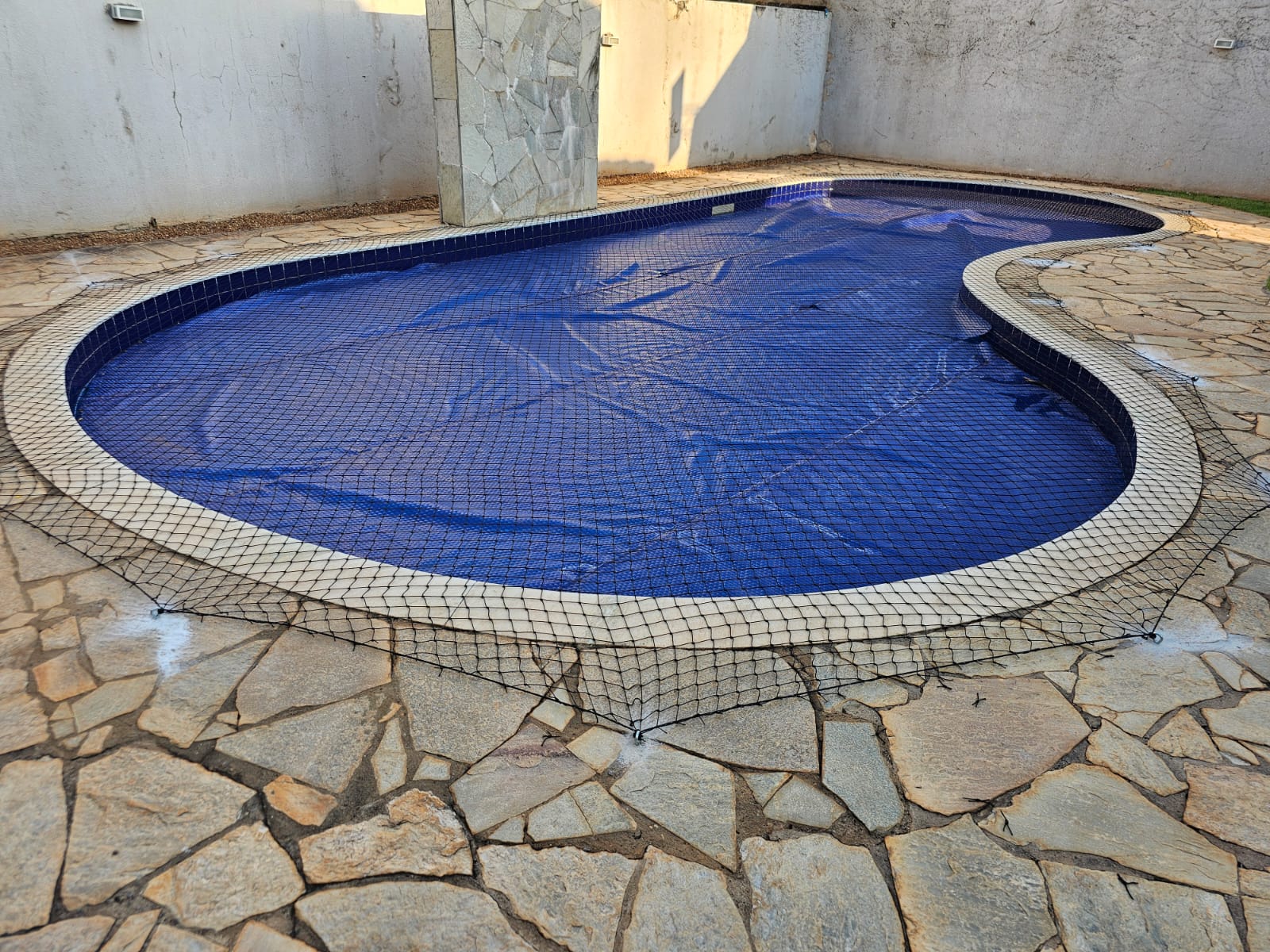 foto de CAPA DE PROTEÇÃO E TELA PARA PISCINA