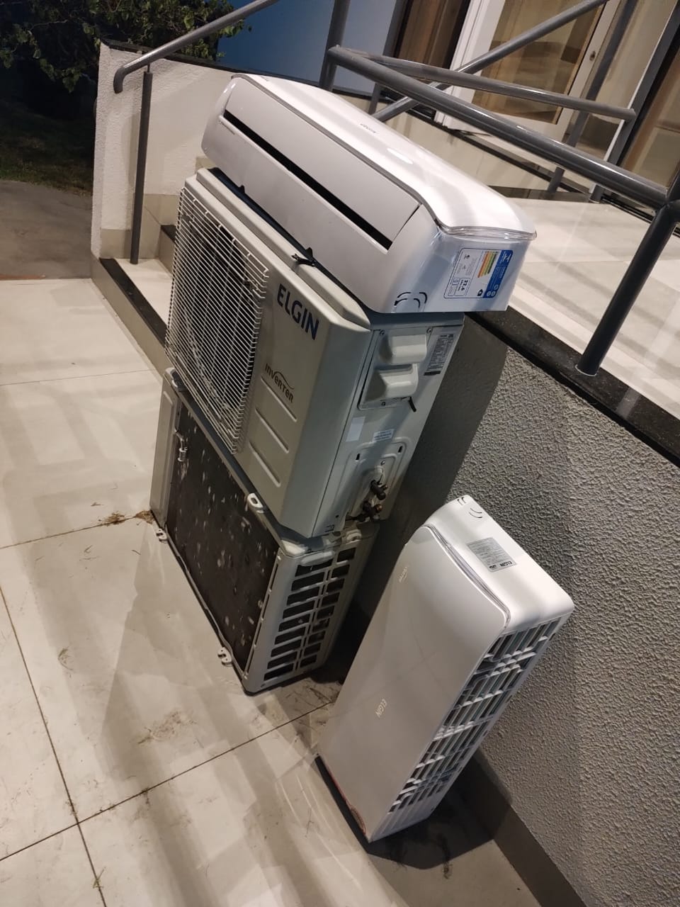 foto de DESINSTALAÇÃO EM PRÉDIO DE 2 AR CONDICIONADO 12 MIL INVERTER