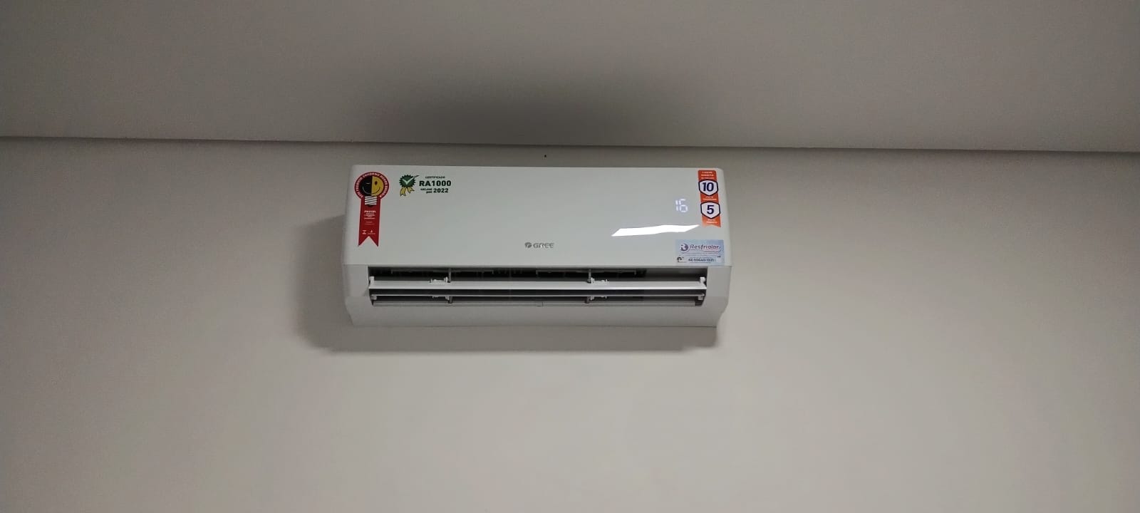 foto de INSTALAÇÃO DE AR CONDICIONADO 9.000 BTUS INVERTER