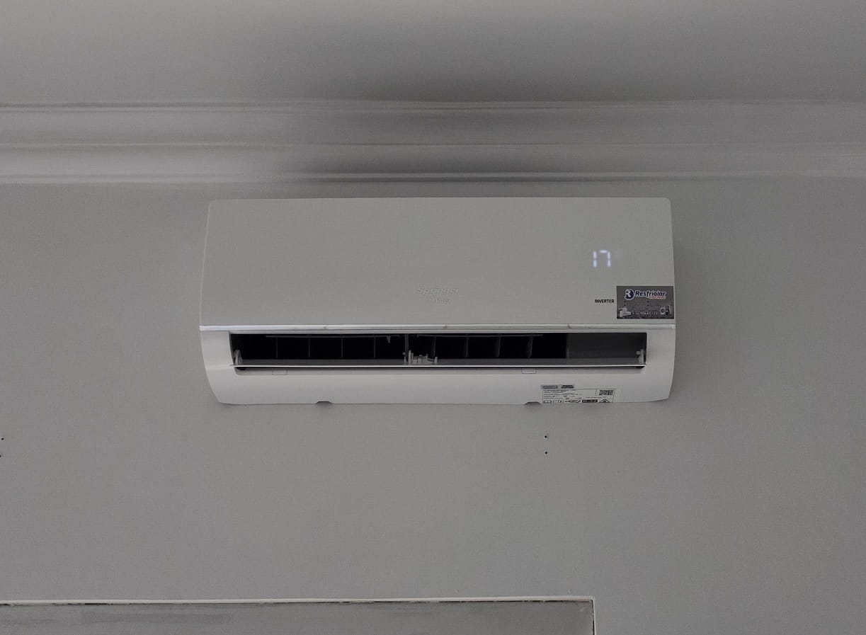 foto de INSTALAÇÃO DE AR CONDICIONADO 9.000 BTUS INVERTER